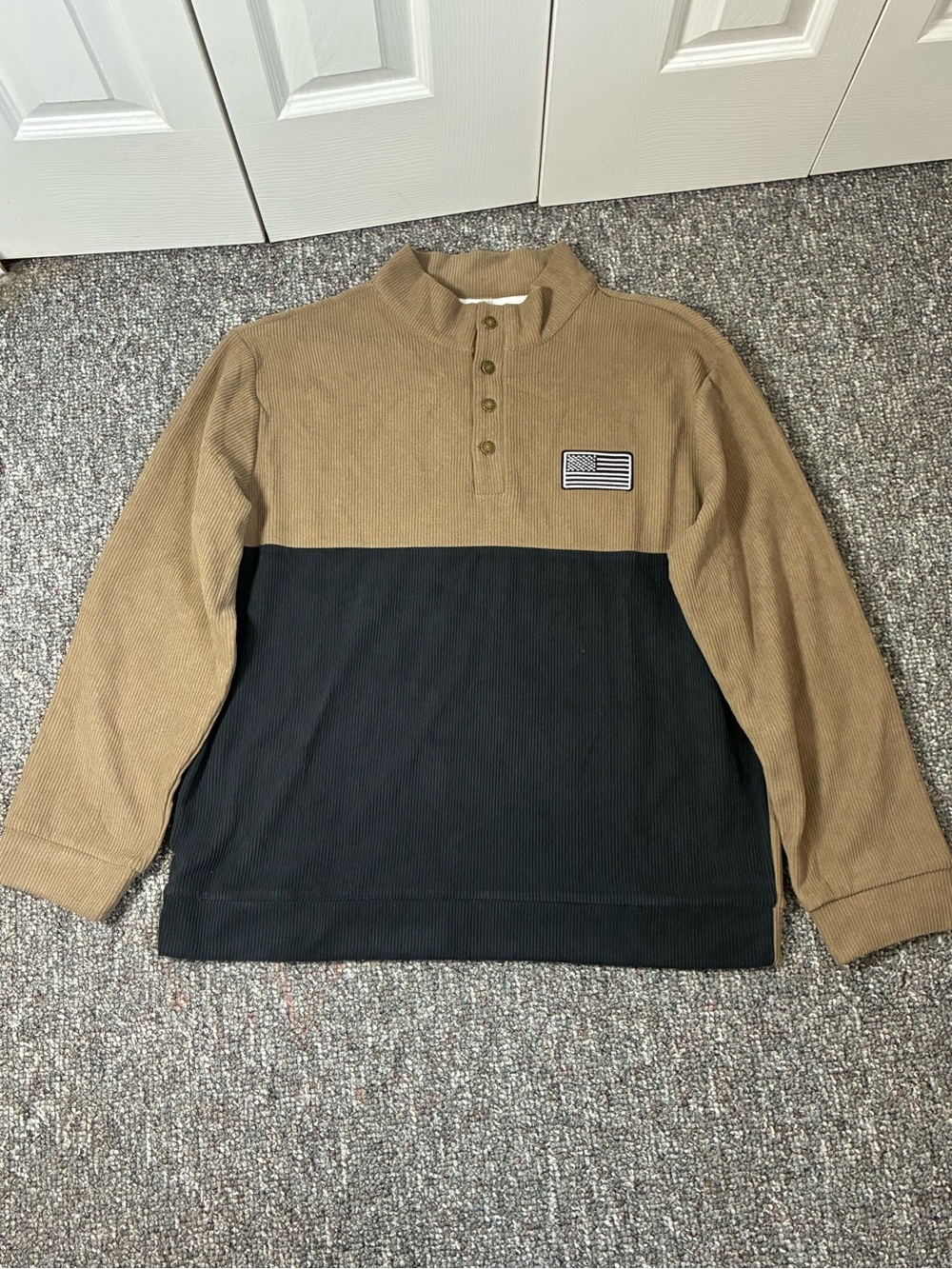 Men's Two-Tone Crewneck Henley Sweater in Tan and Black